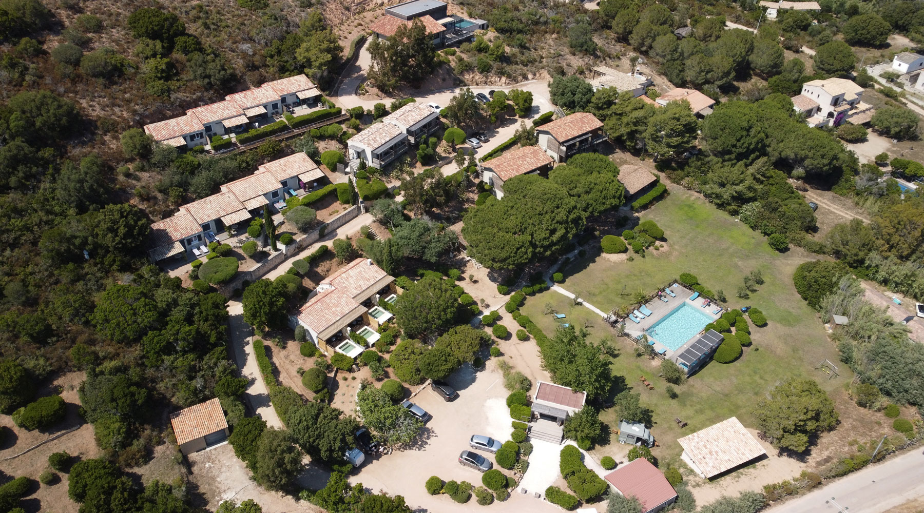 residence-contemporaine-piscine-jardin-corse-sud-bonifacio