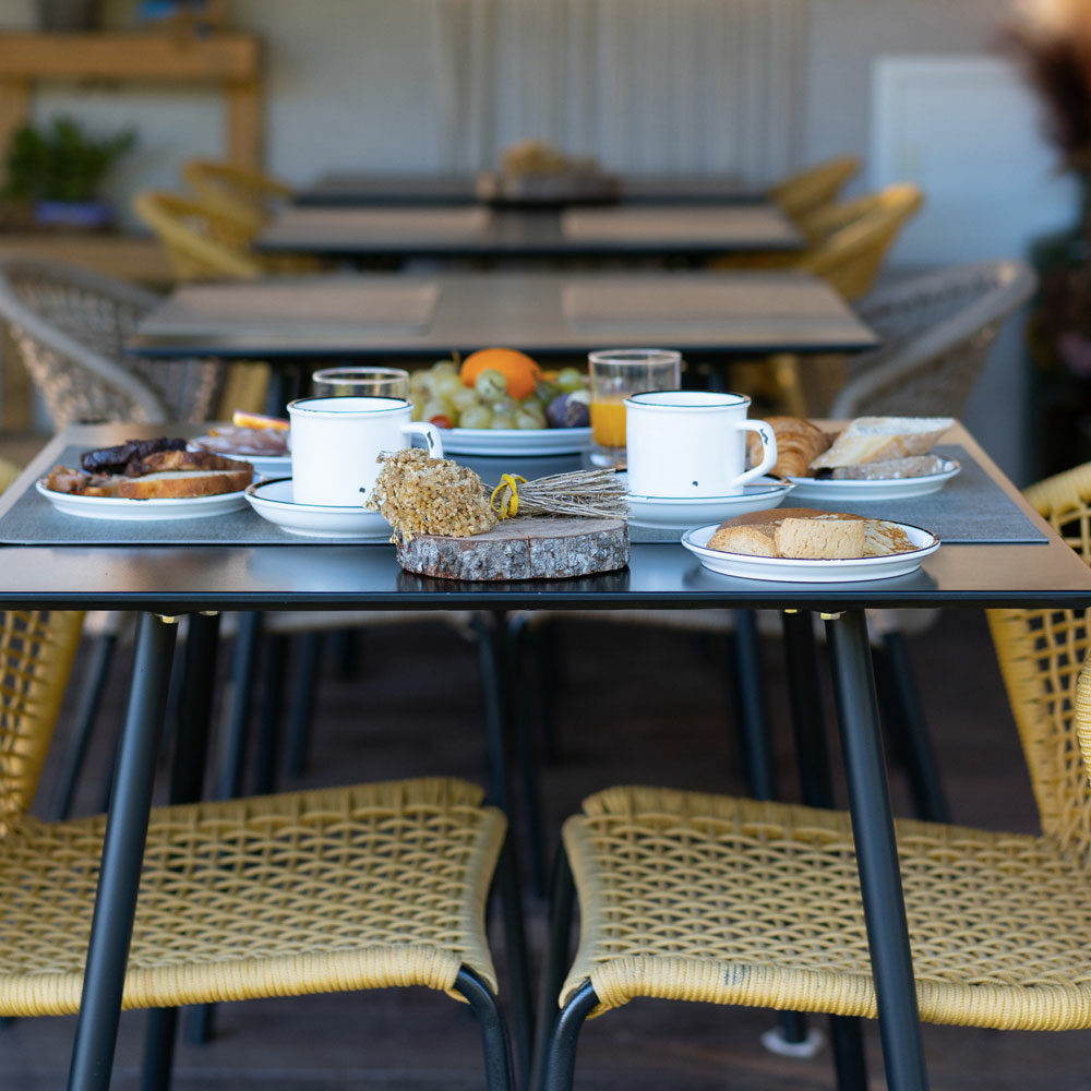 buffet-petits-dejeuners-residence-jardin-corse-sud