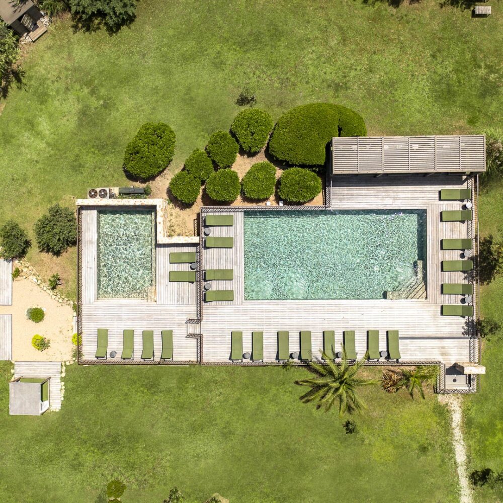 residence-corse-sud-piscine-jardin-baignade-detente