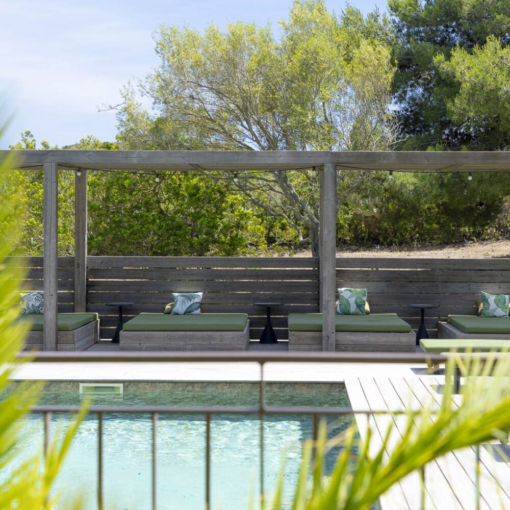 residence-corse-sud-soleil-piscine-jardin-detente
